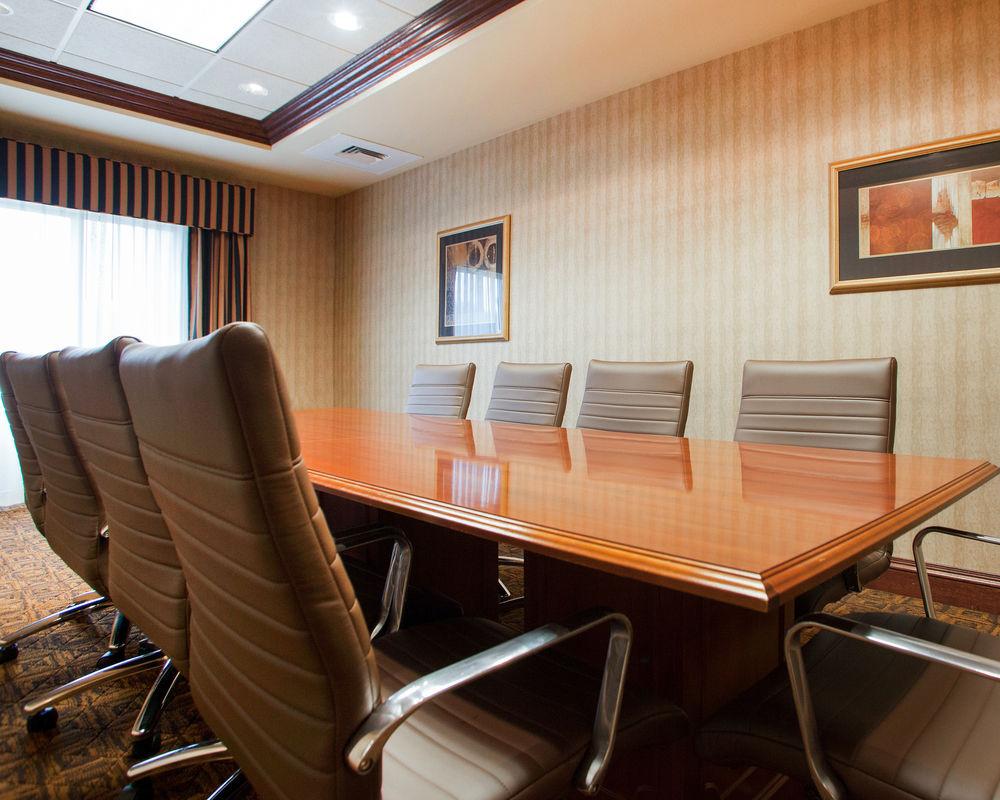 Holiday Inn Express & Suites Milwaukee Nw - Park Place By Ihg Kültér fotó