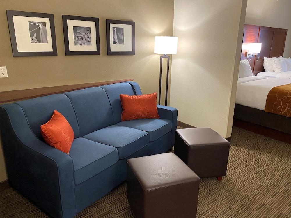 Holiday Inn Express & Suites Milwaukee Nw - Park Place By Ihg Kültér fotó