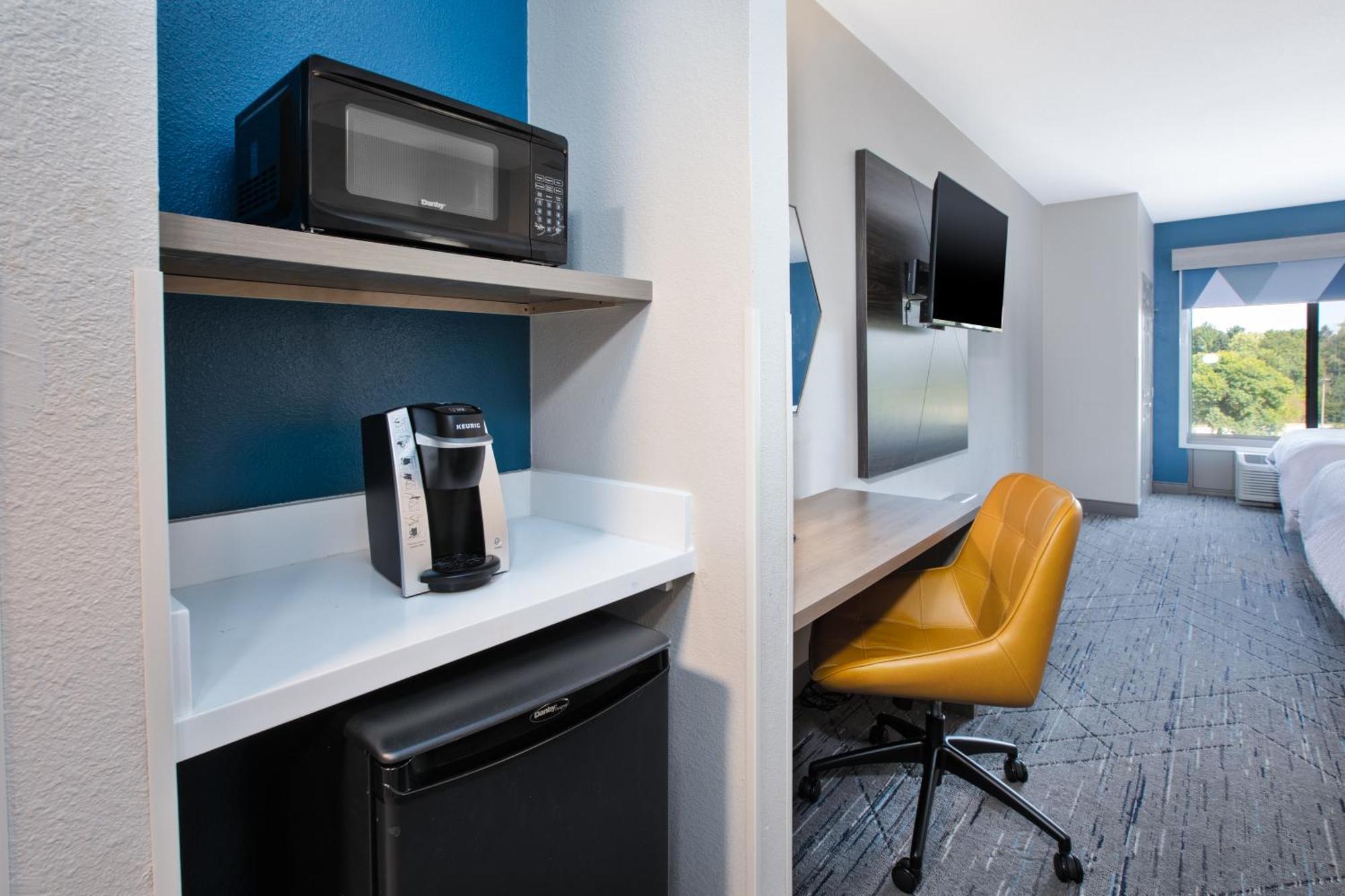Holiday Inn Express & Suites Milwaukee Nw - Park Place By Ihg Kültér fotó