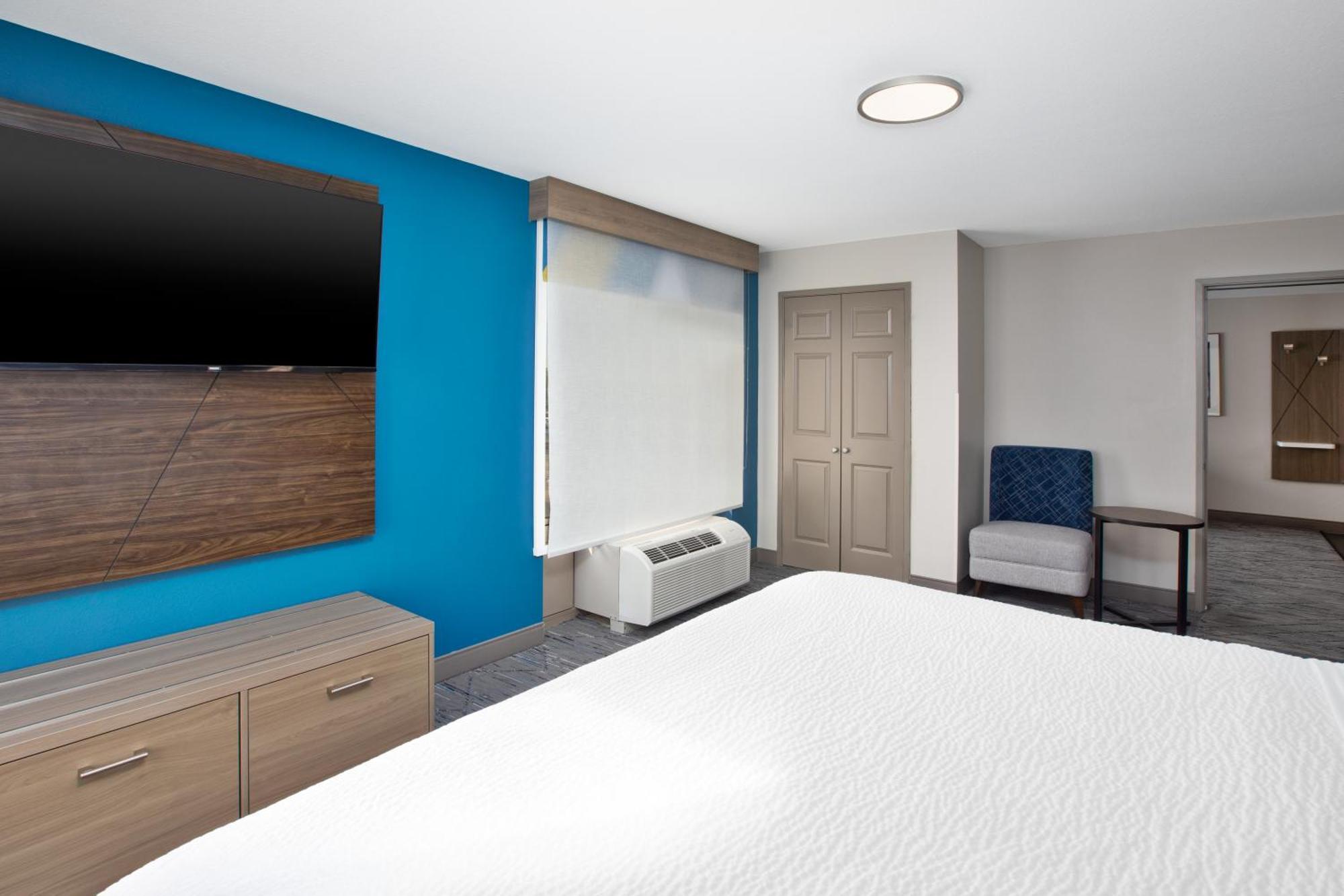 Holiday Inn Express & Suites Milwaukee Nw - Park Place By Ihg Kültér fotó